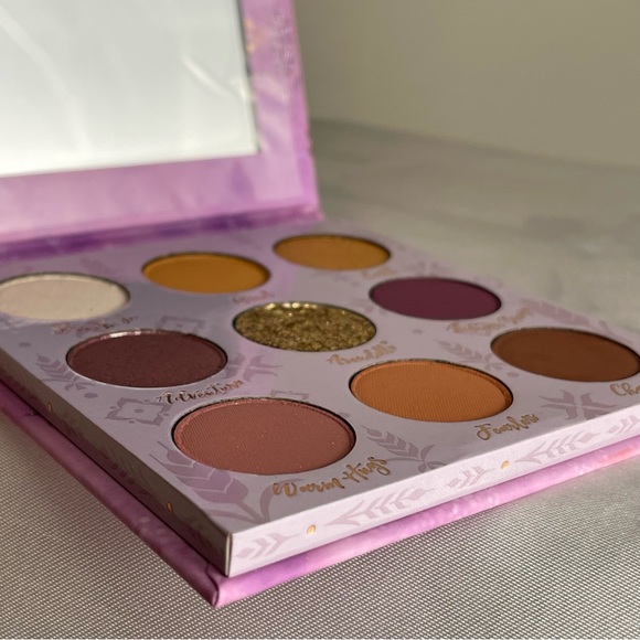 Frozen 2 Anna Pressed Powder Eyeshadow Pallet by Colourpop Limited Edition - Picture 3 of 12